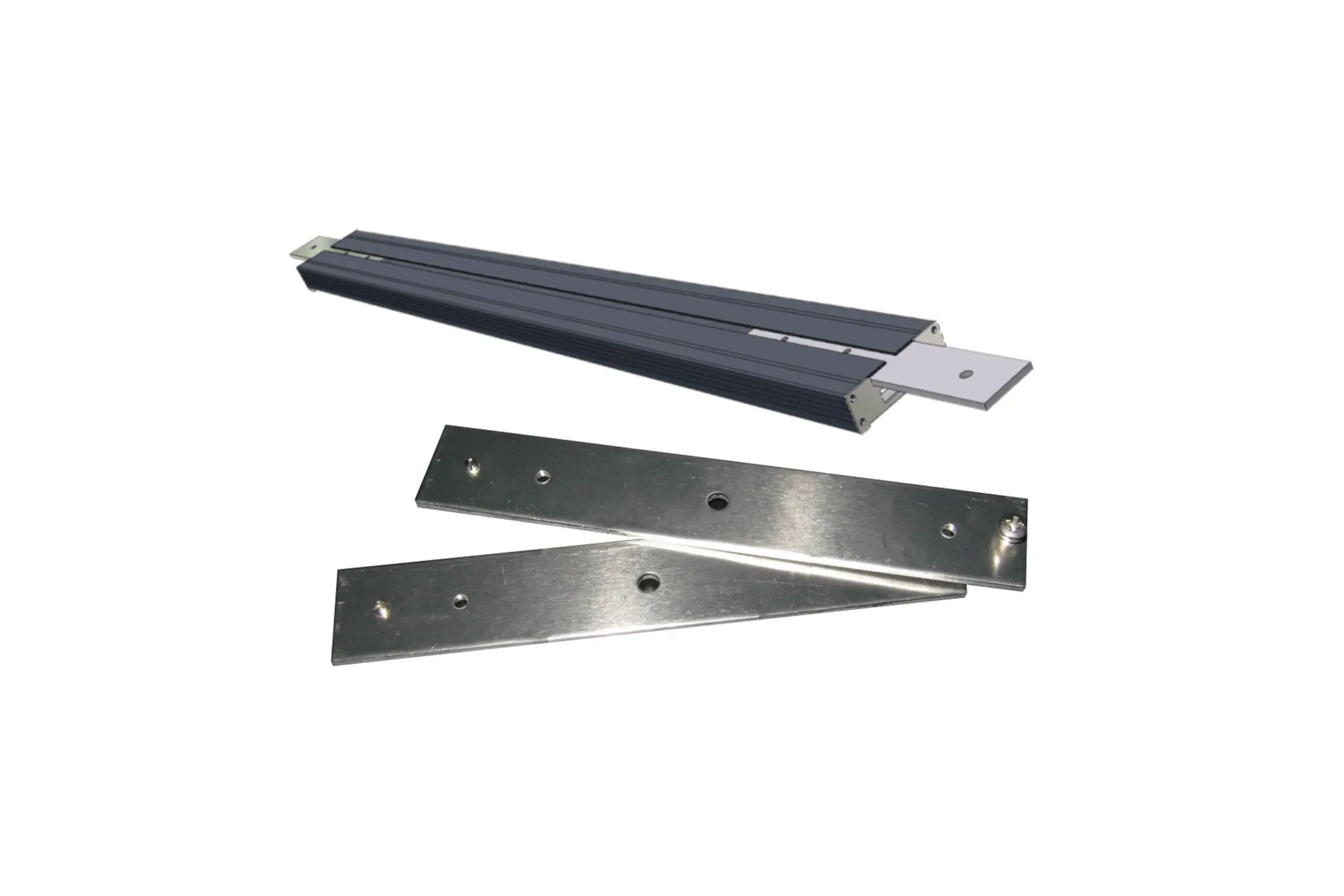 Aluminiumprofil mit zwei Befestigungsblechen